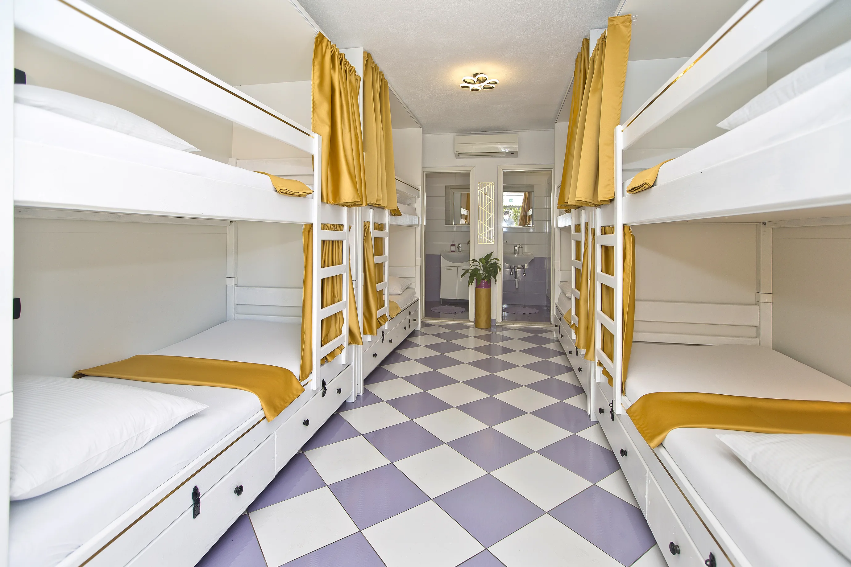 8 Bed Mixed Dorm