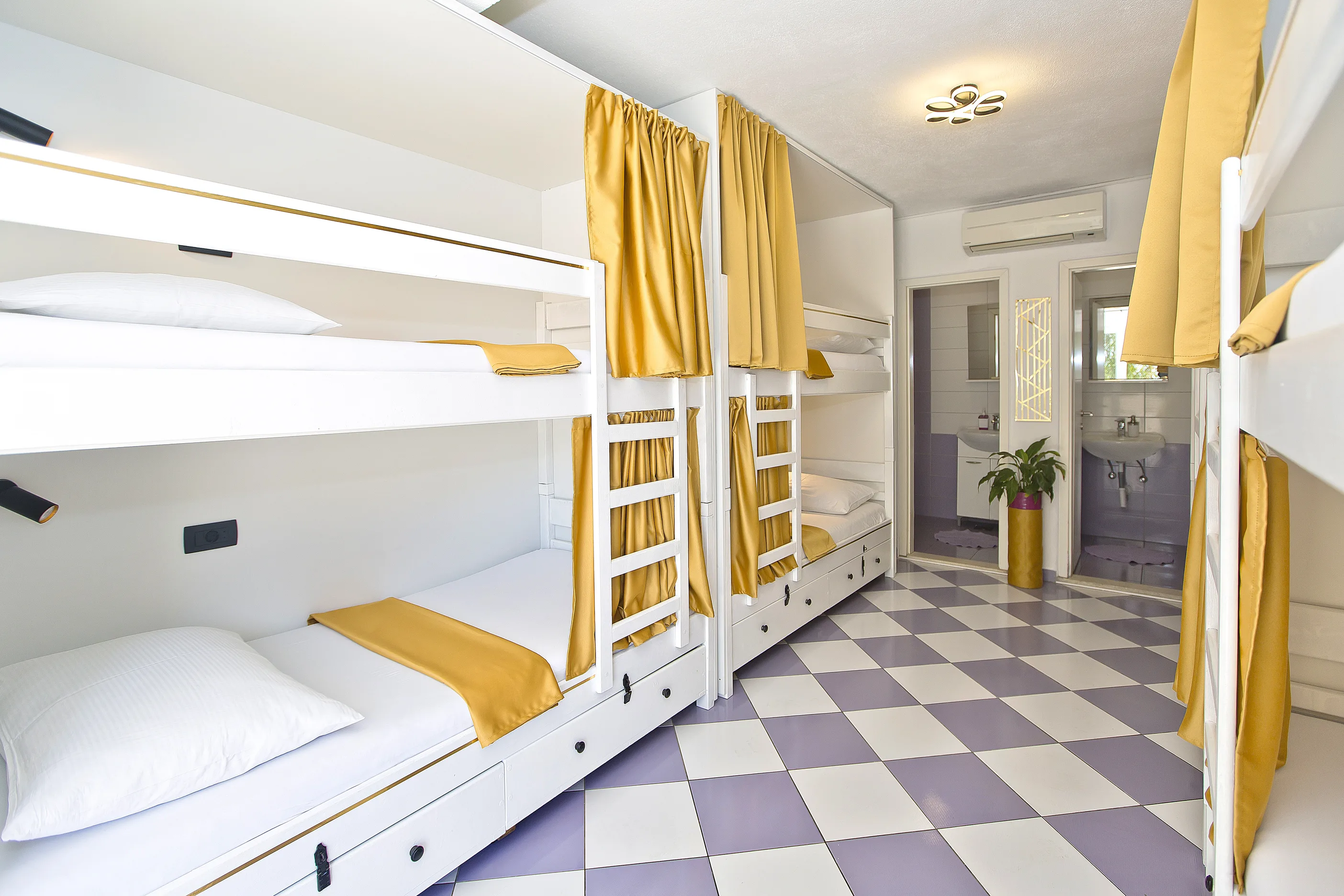 8 Bed Mixed Dorm