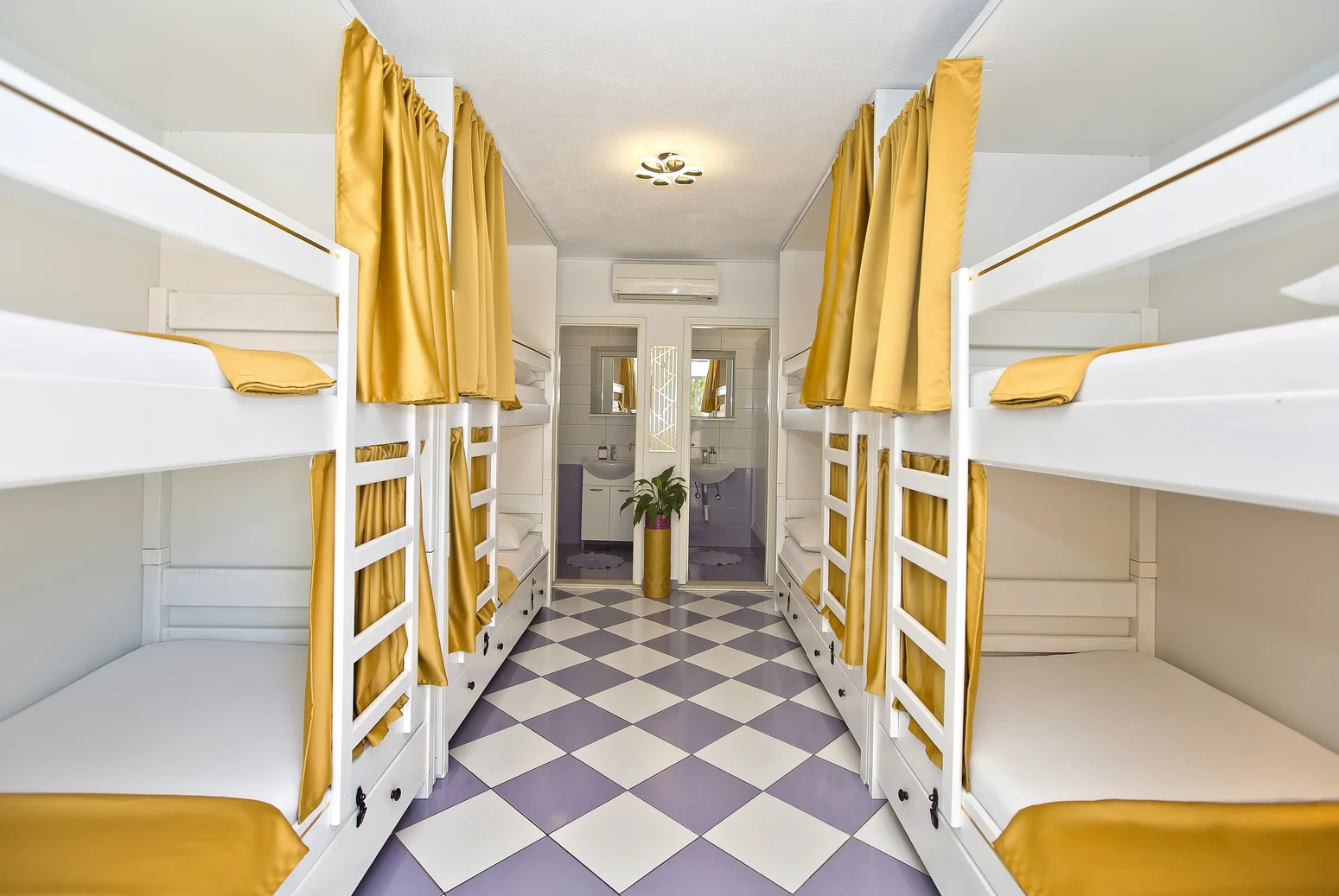 12 bed mixed dorm